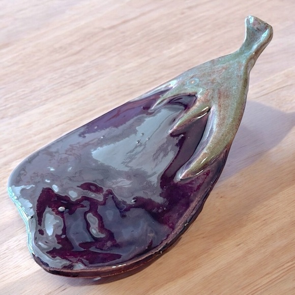 Small ceramic eggplant, spoon rest? Handmade, has a little stand on the back - Picture 1 of 6